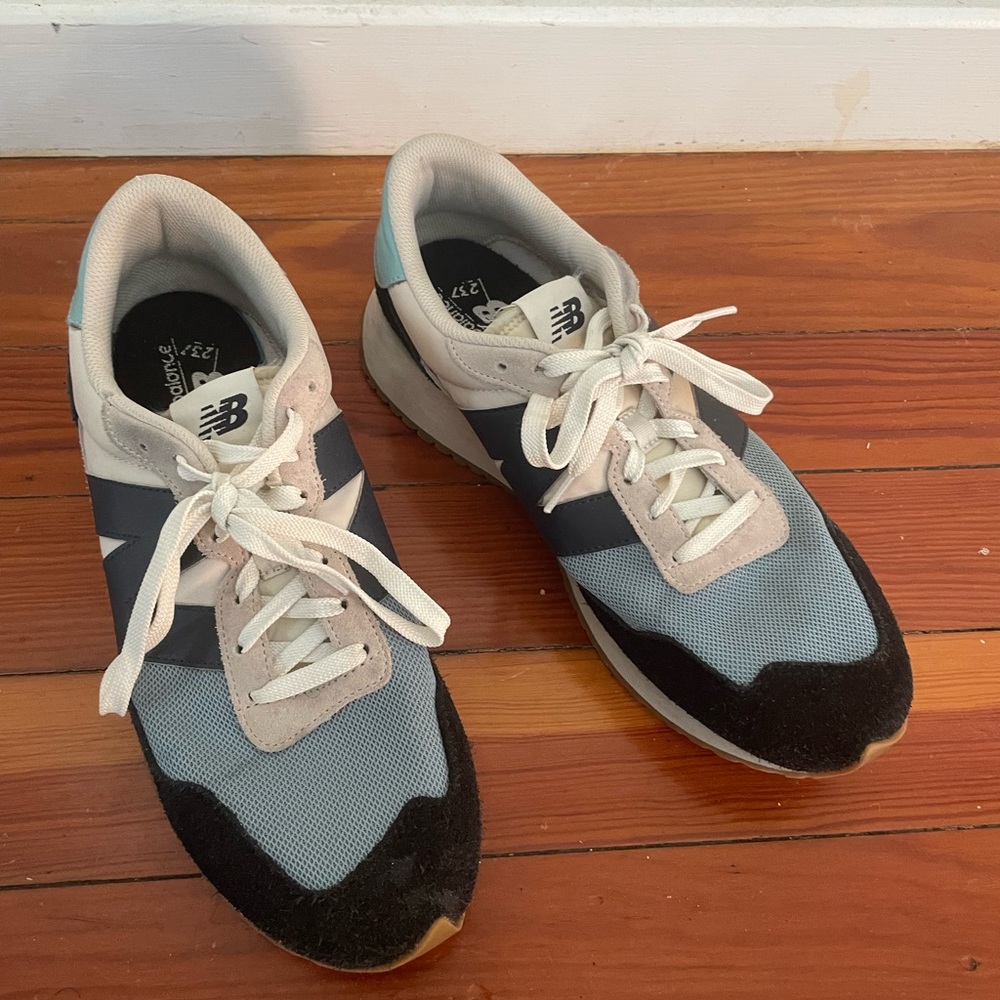 New Balance Men's Black and Gray Sneakers